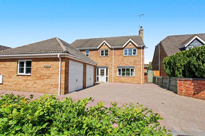 4 Bedroom Detached House For Sale In Long View, Clopton, NN14