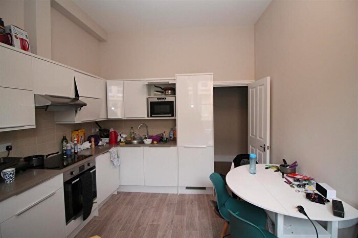 3 Bedroom Flat To Rent In B Alma Vale Road, Clifton, BS8