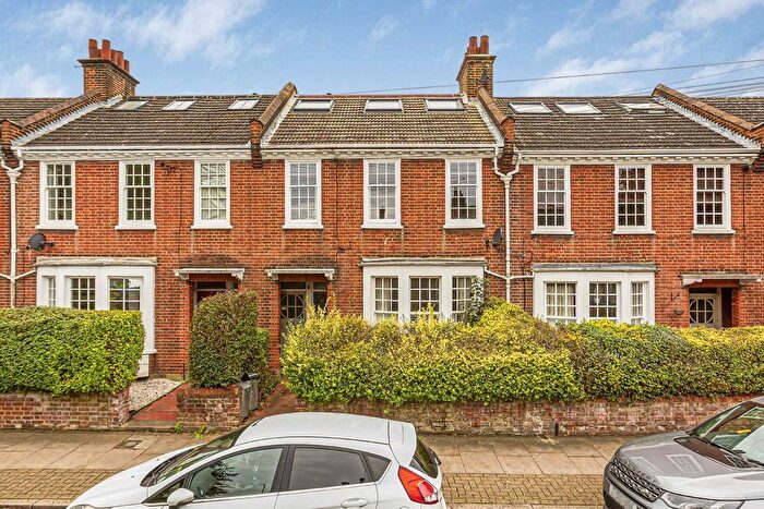 4 Bedroom Flat For Sale In Swaby Road, Earlsfield, SW18