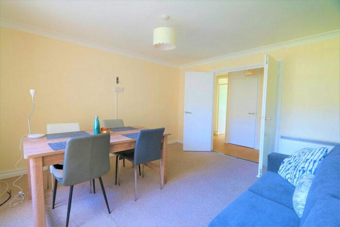2 Bedroom Flat For Sale In Goldington Green, Bedford, MK41