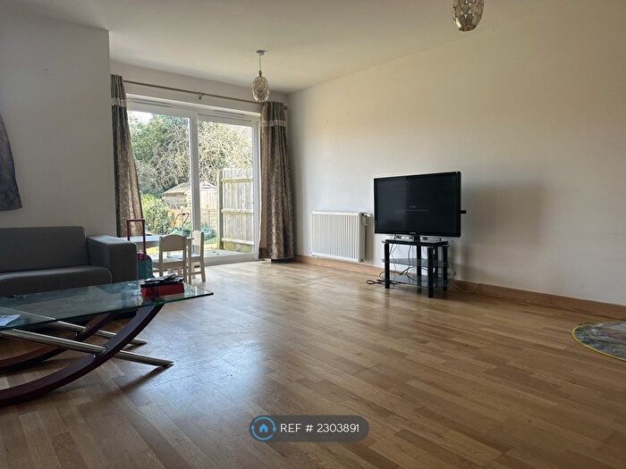 4 Bedroom Semi-Detached House To Rent In Evergreen Drive, West Drayton, UB7