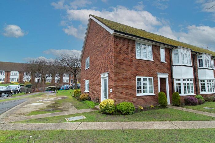 2 Bedroom Maisonette For Sale In Cranbrook Court, Fleet, GU51