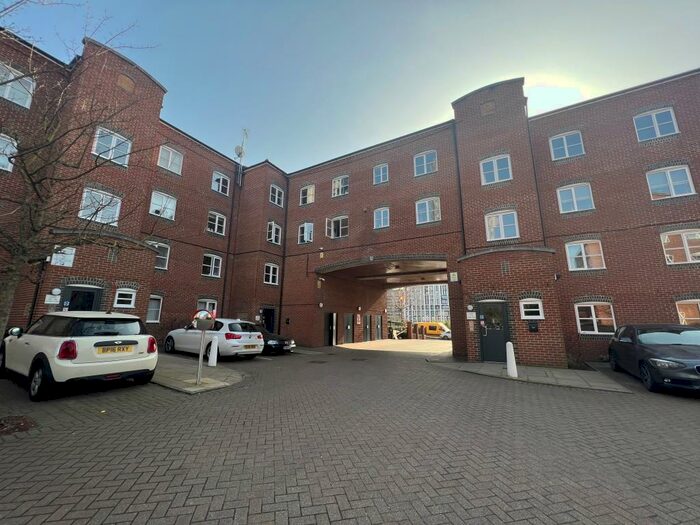 1 Bedroom Flat To Rent In Otter Close, Stratford, E15