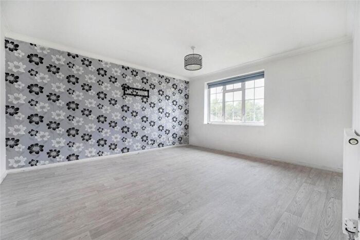 2 Bedroom Flat For Sale In Mayford Close, Beckenham, BR3