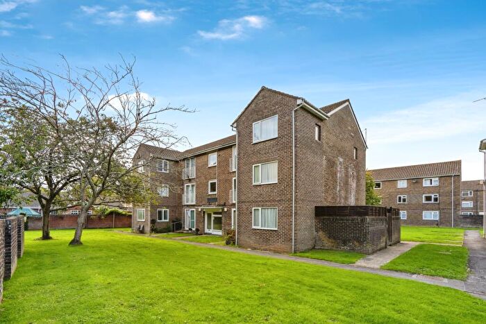 1 Bedroom Flat For Sale In Crombie Close, Waterlooville, Hampshire, PO8