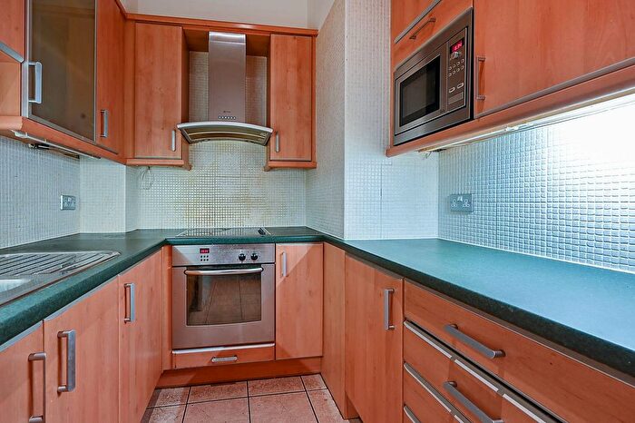 2 Bedroom Flat To Rent In The Mall, Ealing, London, W5