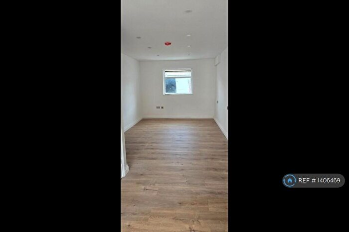 Studio To Rent In Townsend Way, Northwood, HA6
