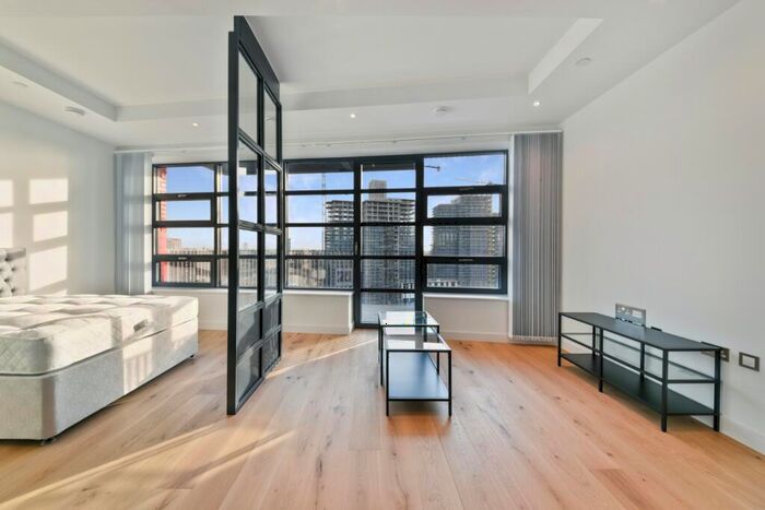 Studio To Rent In Defoe House, London City Island, Canning Town, E14