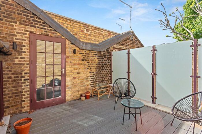 2 Bedroom Apartment To Rent In Commercial Street, London, E1