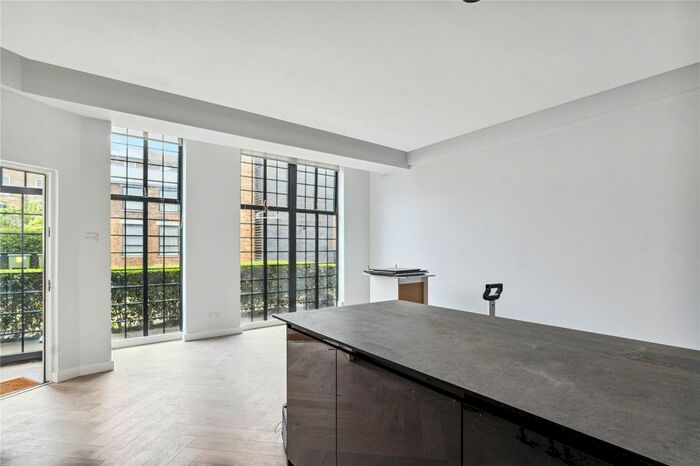 Studio To Rent In St Pauls Crescent, Camden, London, NW1