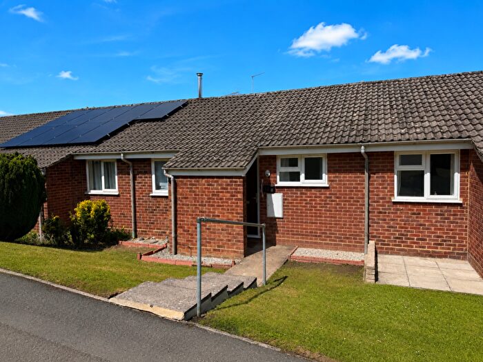 2 Bedroom Terraced Bungalow For Sale In Meadow Gardens, Buckingham, MK18
