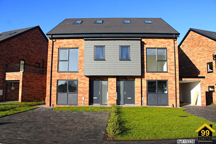 4 Bedroom Semi-Detached House For Sale In Albion Hall, Kearsley, Bolton, BL4