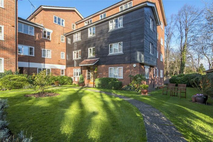 2 Bedroom Flat To Rent In Cedar Court, Grosvenor Road, London, E11