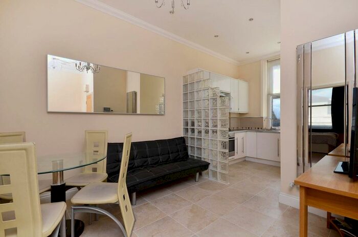 2 Bedroom Flat To Rent In Westbourne Grove, Westbourne Grove, London, W2