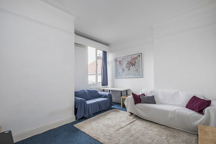 2 Bedroom Flat To Rent In Upper Richmond Road, London, SW15