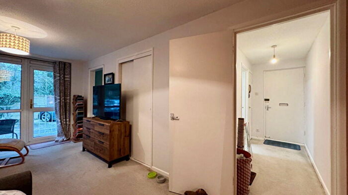 Studio For Sale In Sheridan Court, London Road, Newbury, RG14