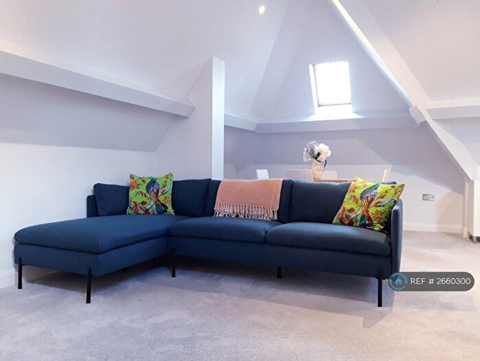 2 Bedroom Flat To Rent In Park Road, Moseley, Birmingham, B13