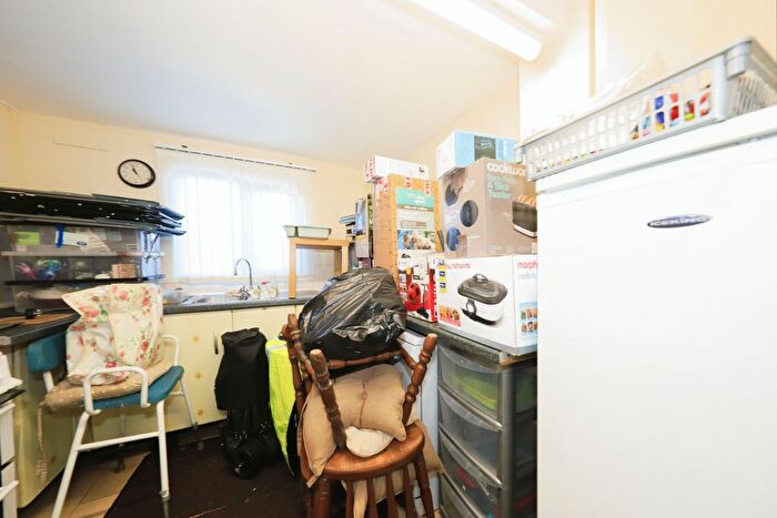3 Bedroom Terraced House For Sale In Pembroke Avenue, Wolverhampton, West Midlands, WV2