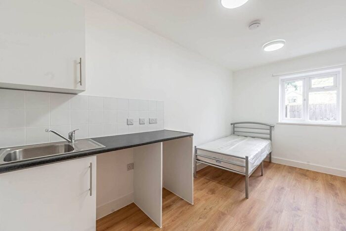 Studio To Rent In Freeland Road, Ealing, London, W5