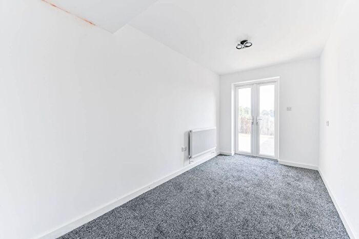 Studio To Rent In Crossways Road, Mitcham, CR4