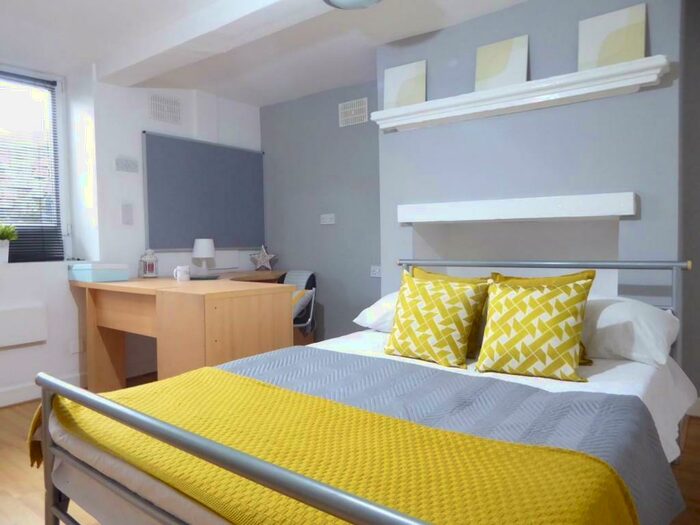 1 Bedroom Terraced House To Rent In Water Street, Huddersfield, West Yorkshire, HD1