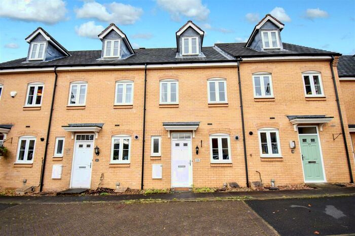 3 Bedroom Town House To Rent In Otterhole Close, Buxton, SK17