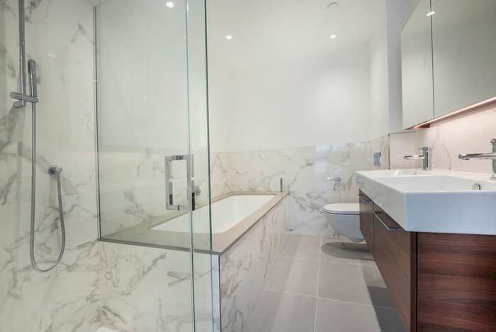 1 Bedroom Flat To Rent In Pinewood Gardens, Teddington, TW11