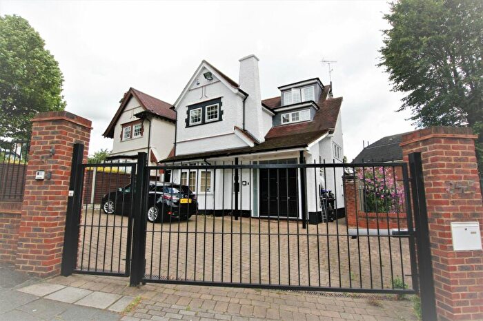 2 Bedroom Flat To Rent In The Approach, Hendon, NW4