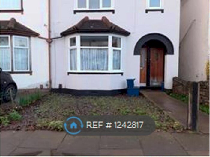 1 Bedroom Flat To Rent In Wakering Avenue, Southend On Sea SS3