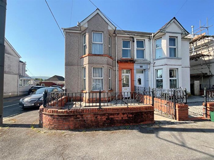 4 Bedroom Semi-Detached House For Sale In Florence Road, Ammanford, SA18
