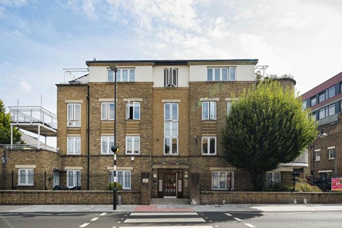 2 Bedroom Flat For Sale In Parnell Road, Bow, E3