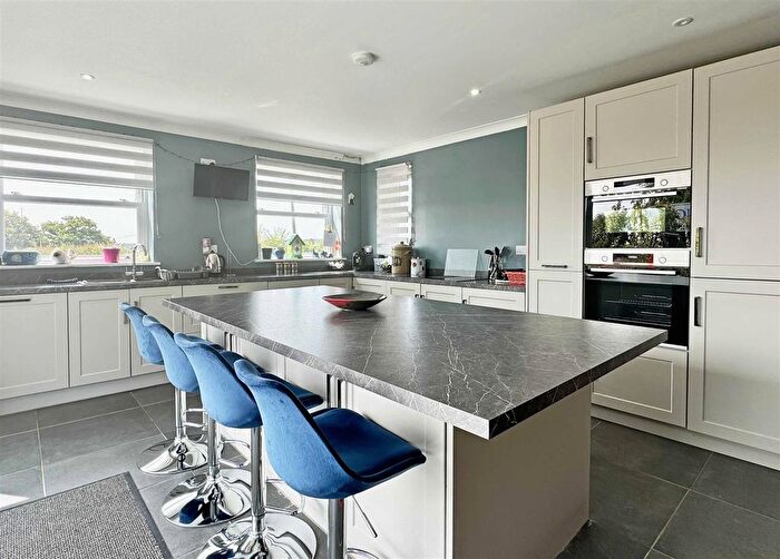3 Bedroom End Of Terrace House For Sale In Kentish Farm Road, Stisted, Braintree, CM77