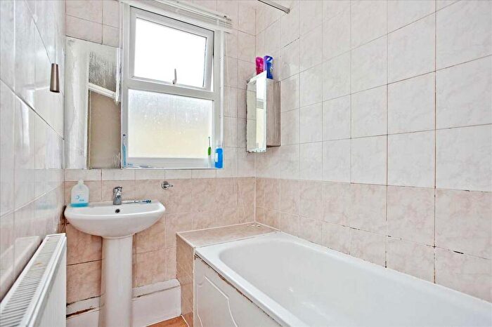 5 Bedroom Semi-Detached House To Rent In Worthington Road, Surbiton, KT6