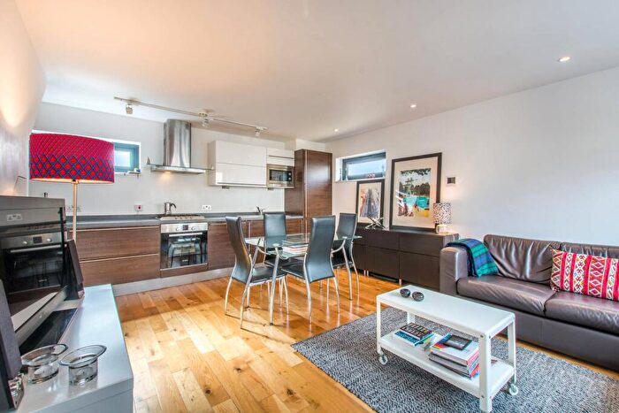1 Bedroom Flat To Rent In Marmion Mews, Battersea, London, SW11