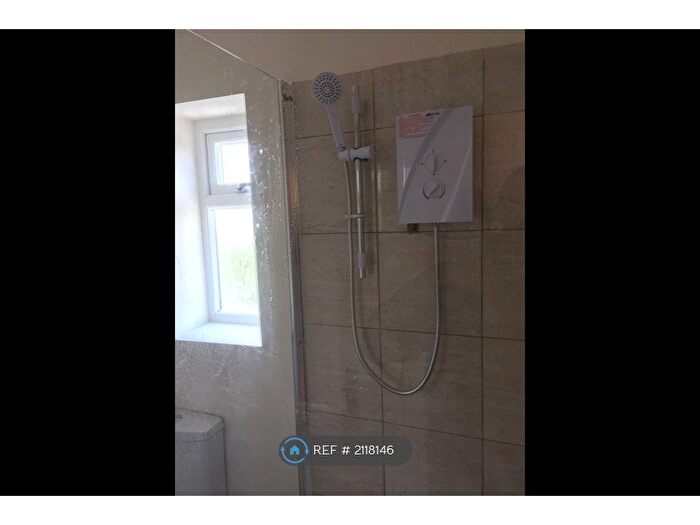 2 Bedroom Flat To Rent In Ground Floor Bolton Road, Bradford, BD2