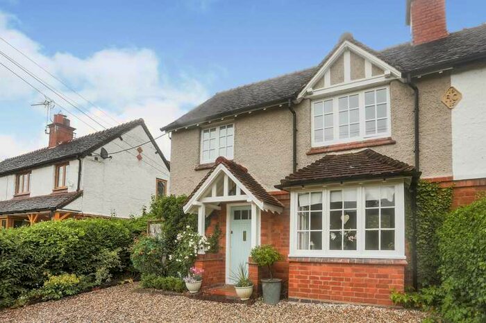 3 Bedroom Semi-Detached House For Sale In Wolverton, Stratford-upon-avon, Warwickshire, CV37