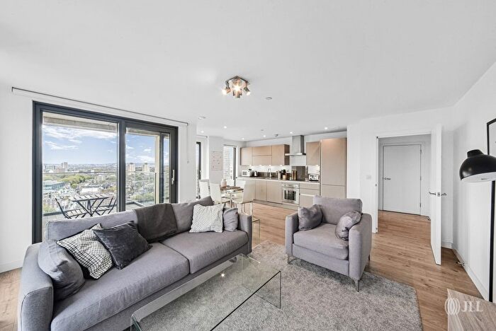 3 Bedroom Flat To Rent In Legacy Tower, London, E15