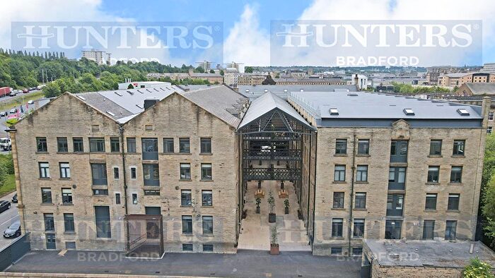 2 Bedroom Flat To Rent In Conditioning House, Cape Street, Bradford, West Yorkshire, BD1