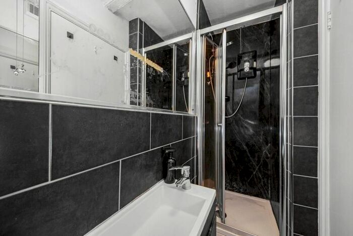 1 Bedroom Flat For Sale In Rosendale Road, Dulwich, London, SE21