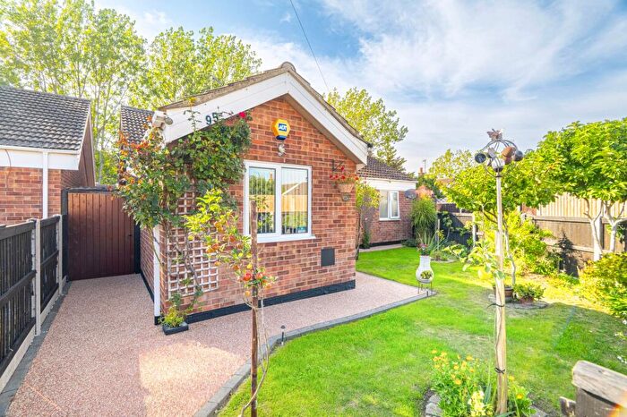 2 Bedroom Detached Bungalow For Sale In Cranesbill Road, Lowestoft, NR33