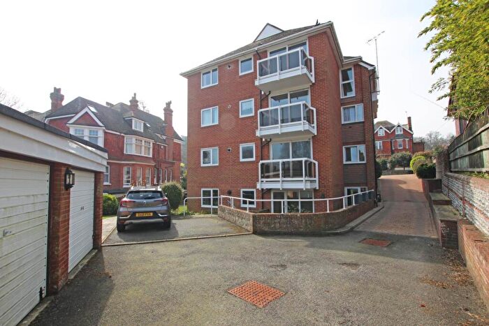 2 Bedroom Flat For Sale In Silverdale Road, Eastbourne, BN20