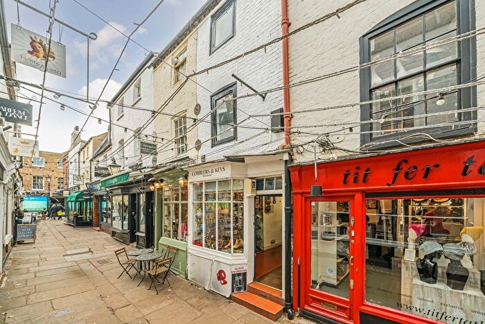 1 Bedroom Flat To Rent In Paved Court, Richmond, TW9