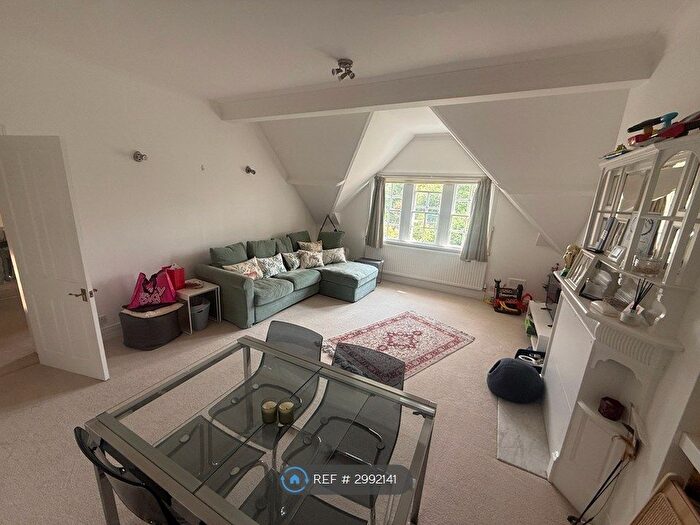 3 Bedroom Flat To Rent In Rawlinson Road, Oxford, OX2
