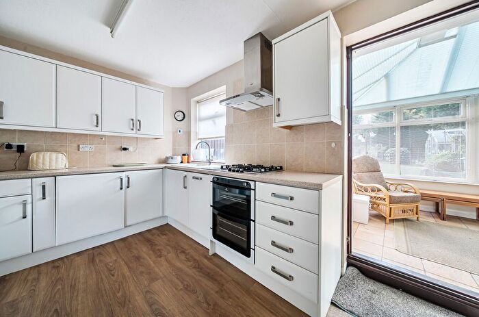 2 Bedroom End Of Terrace House For Sale In Cranbrook Close, Bromley, BR2