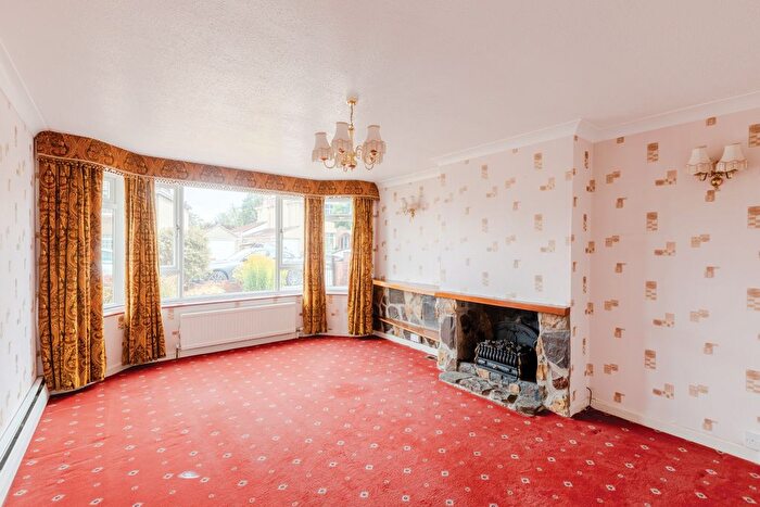 3 Bedroom Semi-Detached House For Sale In Woodside Road, Downend, BS16