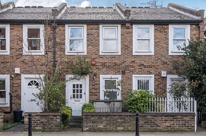 3 Bedroom Terraced House For Sale In Ravenscourt Gardens, London, W6
