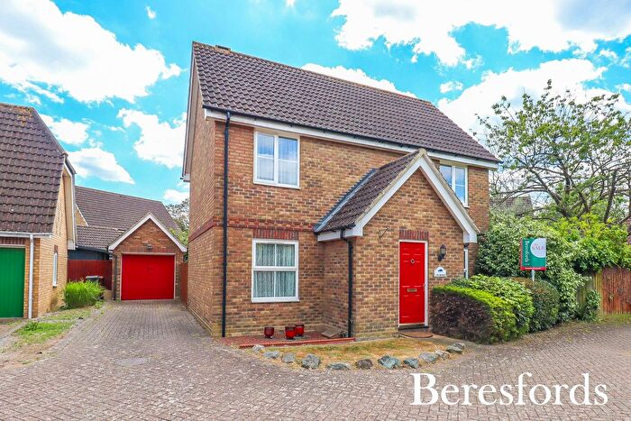 3 Bedroom Detached House For Sale In Ash Walk, South Ockendon, RM15