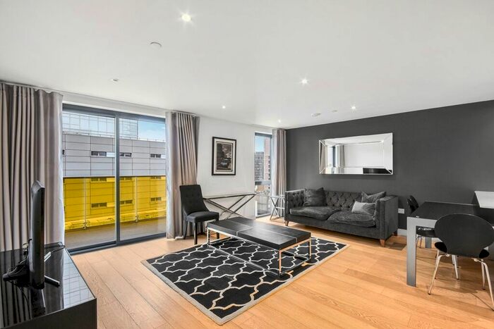 2 Bedroom Flat To Rent In Kensington Apartments, Commercial Street, E1