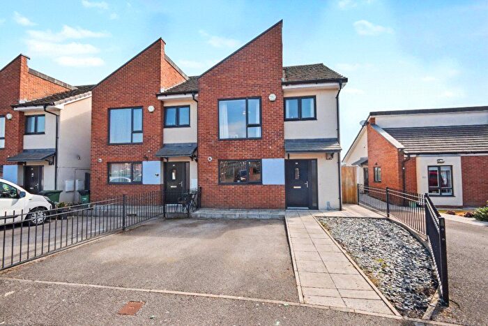 3 Bedroom Town House For Sale In Common Way, Crigglestone, Wakefield, West Yorkshire, WF4