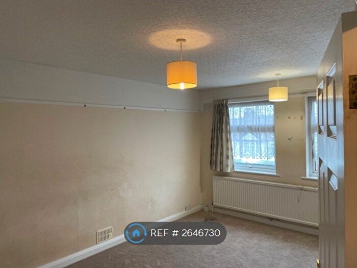 1 Bedroom Flat To Rent In Tennison Road, London, SE25